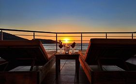 Faros Luxury Suites